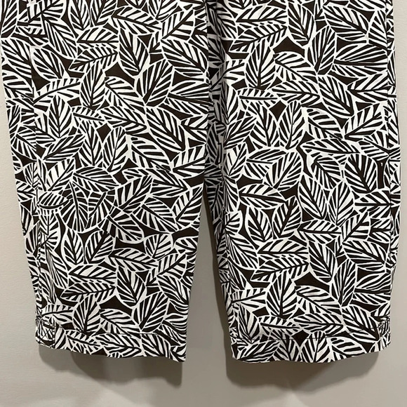 Lands’ End Cropped Brown Leaf Print Pants 10 - Picture 3 of 16